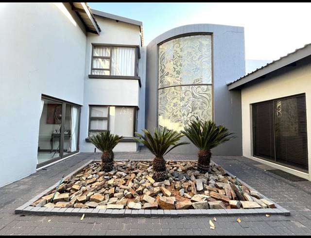 6 BEDROOM HOUSE FOR SALE IN MIDLANDS ESTATE